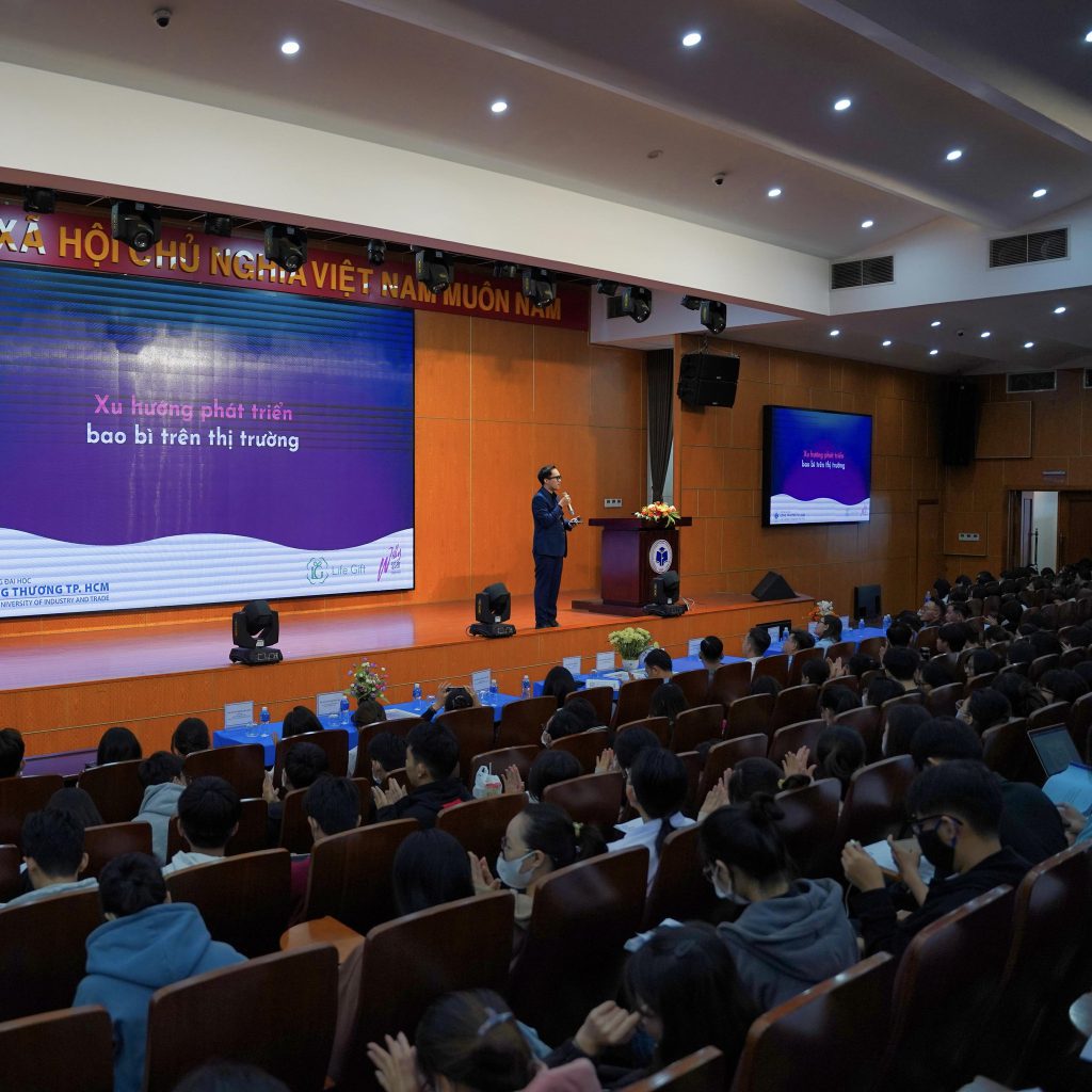 Founder JDclinique – Kay Luan chia sẻ trong Workshop “Thiết kế Bao bì Ngành FMCG”