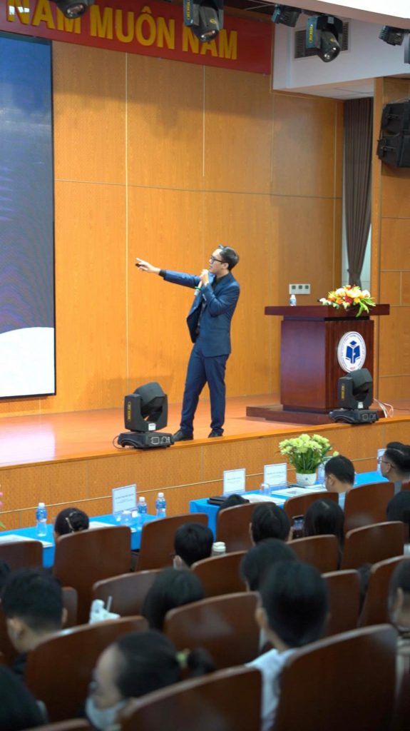 Founder JDclinique – Kay Luan chia sẻ trong Workshop “Thiết kế Bao bì Ngành FMCG”