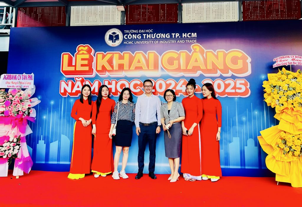 Founder JDclinique trao quà khai giảng Trường Đại Học Công Thương TpHCM